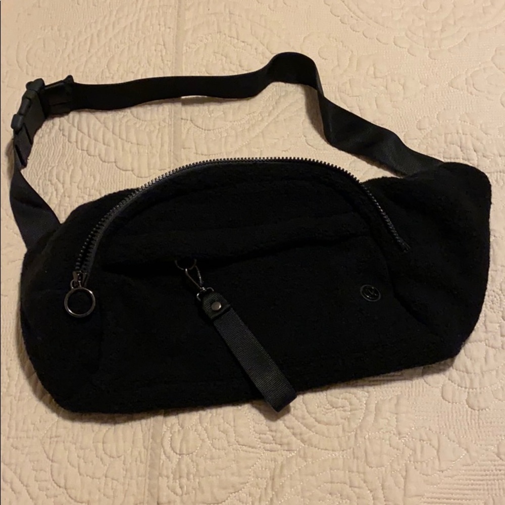 Lululemon On the Beat Belt Bag *Sherpa